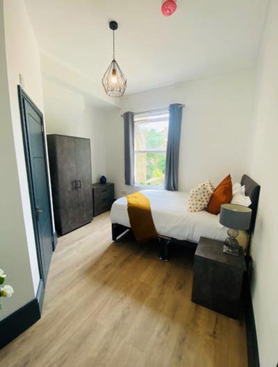 Available Ensuite Double Room. Bills Included Main Photo
