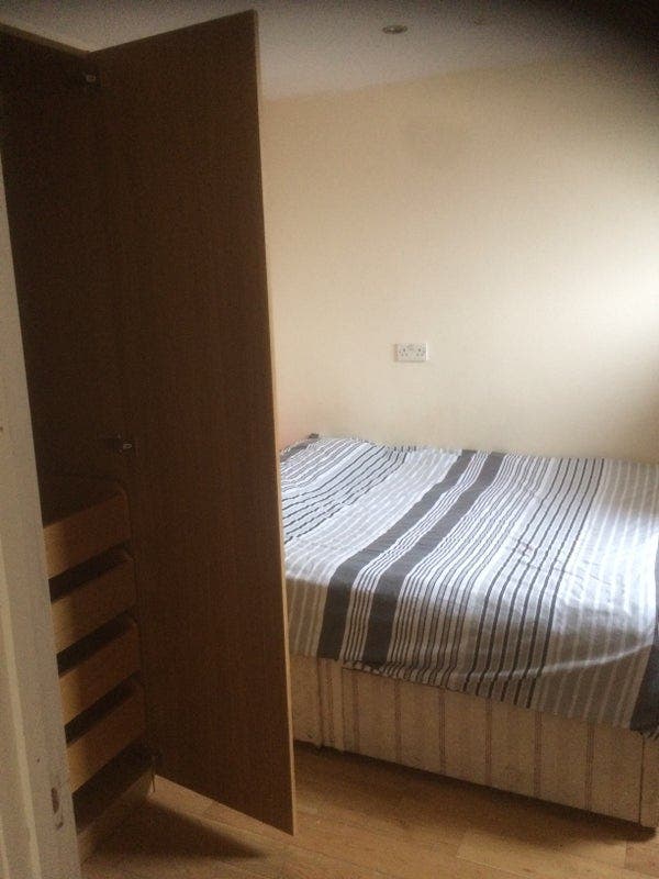 4 bed house close to Castlepoint and hospital Main Photo