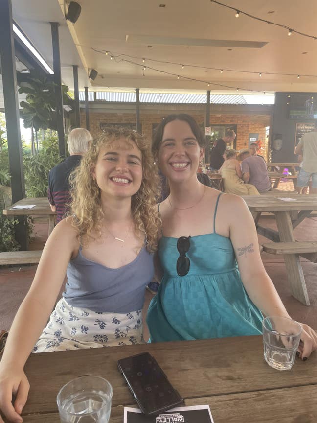 Two Aussie girls looking for  two bedrooms Main Photo