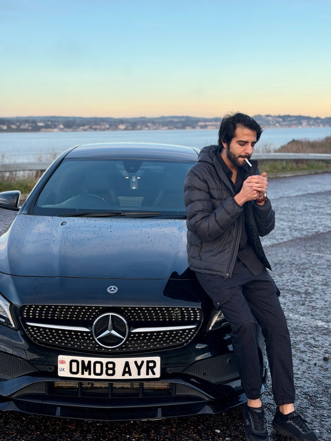 Professional Male seeks a single or double room Main Photo