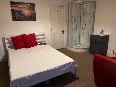 Double room with shower, vanity unit and sofa. Main Photo