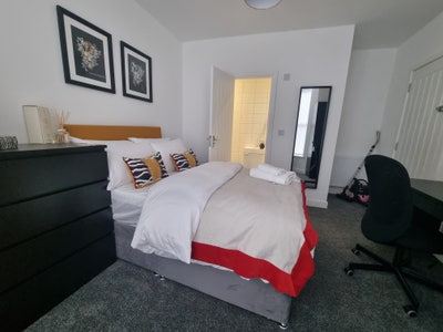 1 Stunning, En Suite Room in L15! Ready 07/11/26! Main Photo