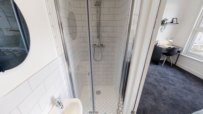 Luxury room with EN-SUITE shower room Main Photo