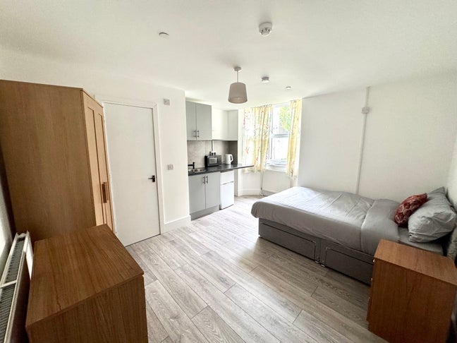 Walsall, Pleck Rooms & Studios Main Photo