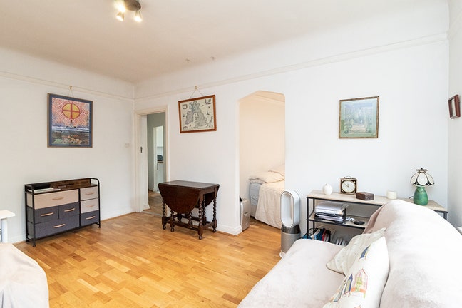 Studio/One Bed Flat in Kilburn - Heating Bills Inc Main Photo