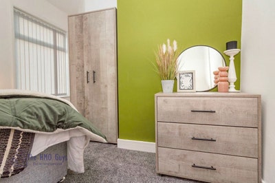 En-suite room, Bolton — all bills inc, WFH ready Main Photo