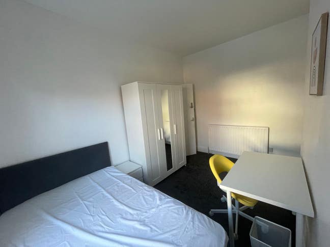 Double room close to tube station  Main Photo
