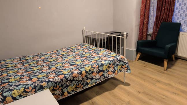 Two rooms available for &pound;850 each near East Ham. Main Photo