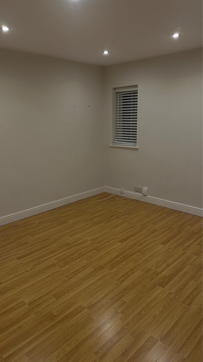 Two Double Bedrooms Available Main Photo