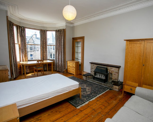4 Bed Flat For Rent, &pound;2200/month - Marchmont Road Main Photo