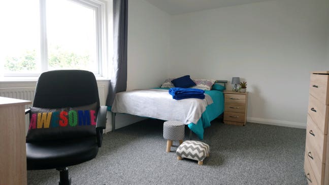 Biggest and best ensuite room Main Photo