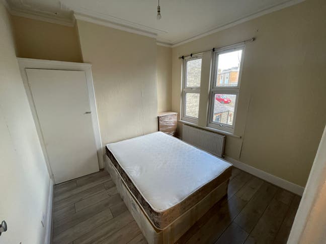 Beautiful room next to station ( Half Deposit ) Main Photo
