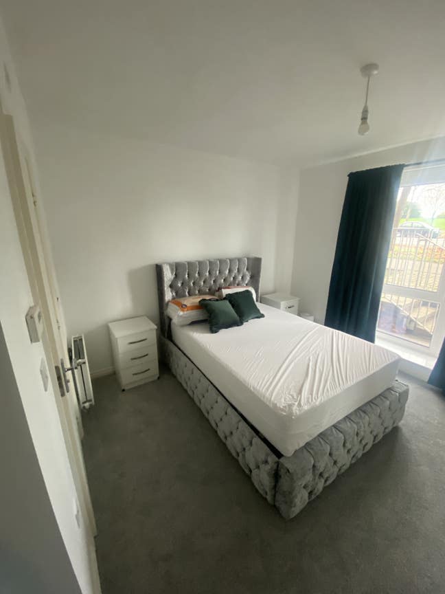 MK9 - Accessible Ground Floor Ensuite Double Rooms Main Photo