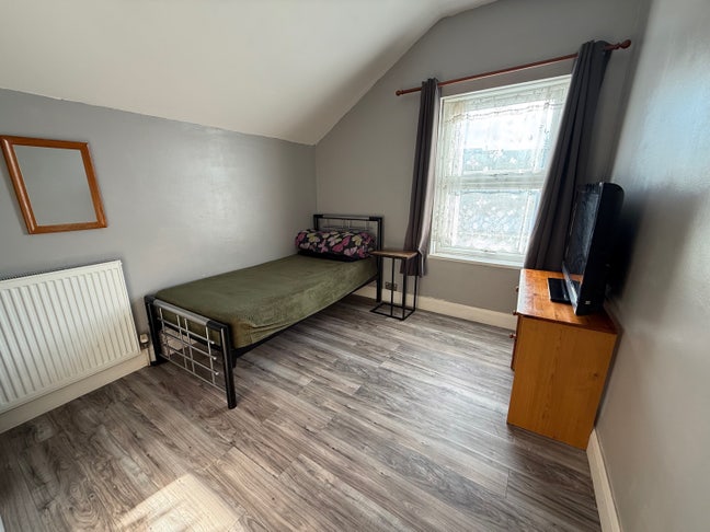 Room Available for Single Professionals  Main Photo