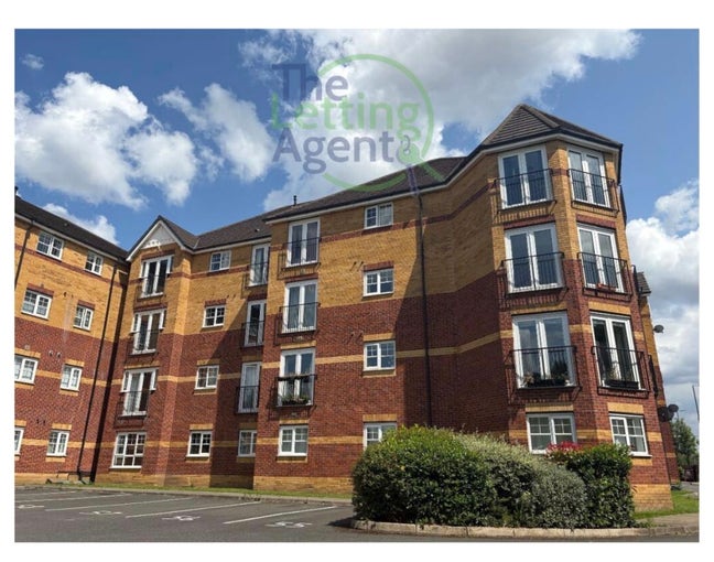 Room available to rent in a 2 bedroom flat  Main Photo