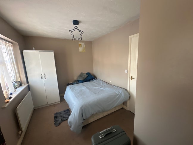 Shared Room available  Main Photo