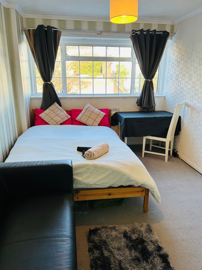 A double room for a female , &pound;750 bills included  Main Photo