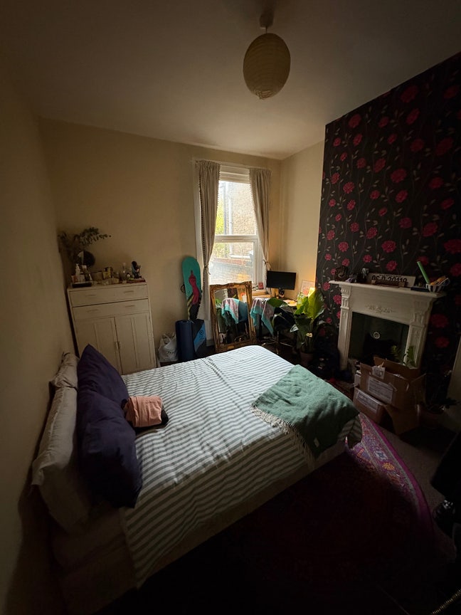 Cozy Double Room in Clapton House Share Main Photo