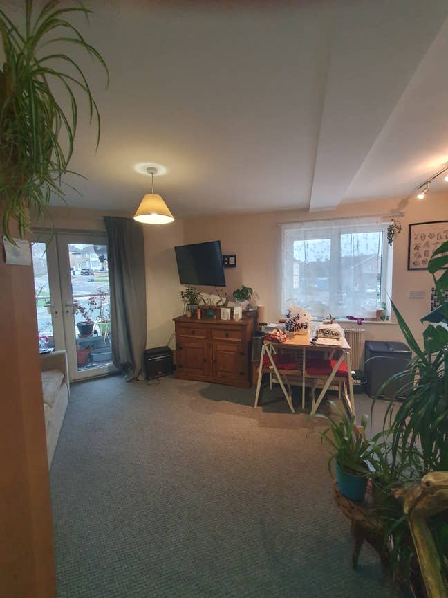 Nice 1 bedroom apartment - close to JR & Brookes Main Photo