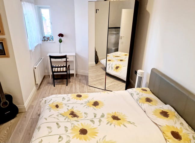 Double Room to Rent – Female Only (Bills Included) Main Photo