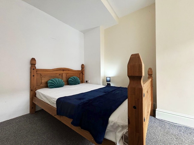  Large  room  in  Failsworth  -  M35  Main Photo