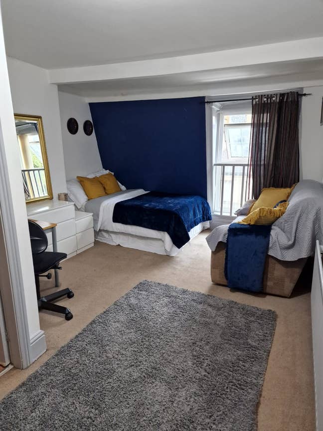Large Double Room Next to Rvi Main Photo