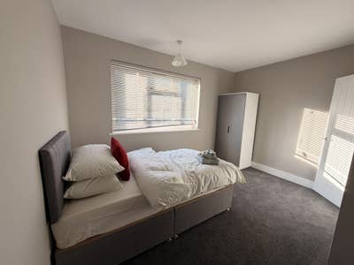 Modern 4-Bedroom HMO with Ensuite Rooms Main Photo