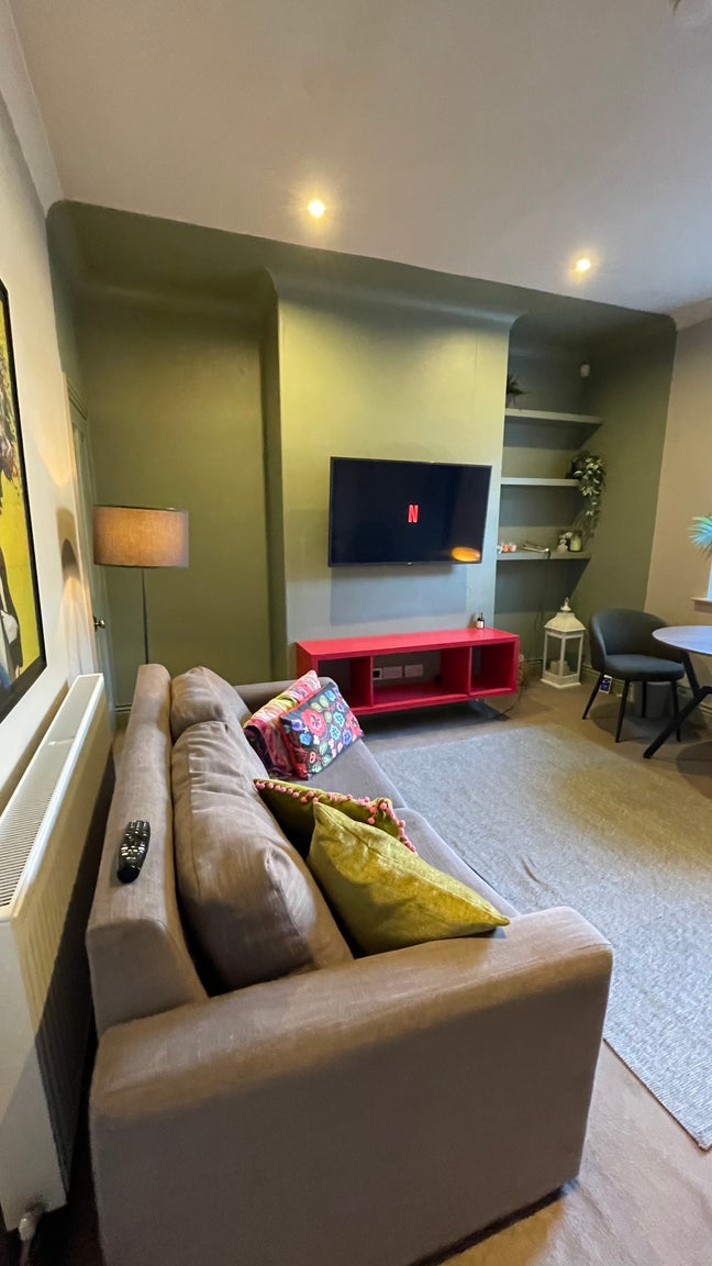 Double room in comfortable, shared 3 bed house Main Photo