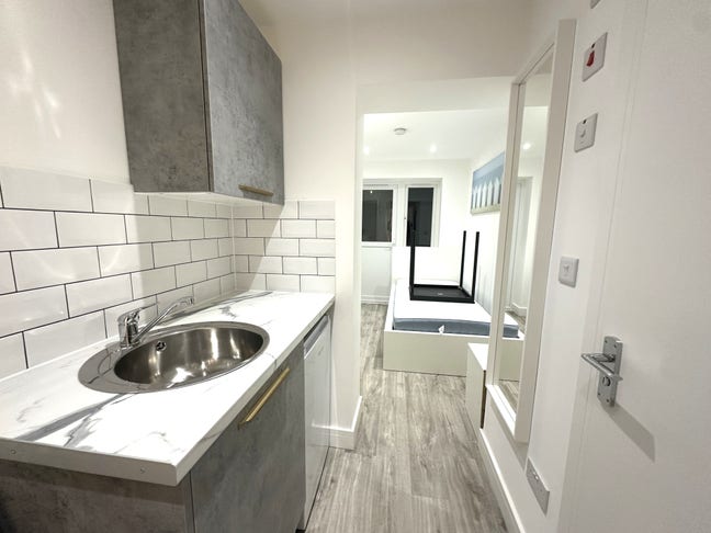Lovely en-suite room to Rent in Staines Main Photo