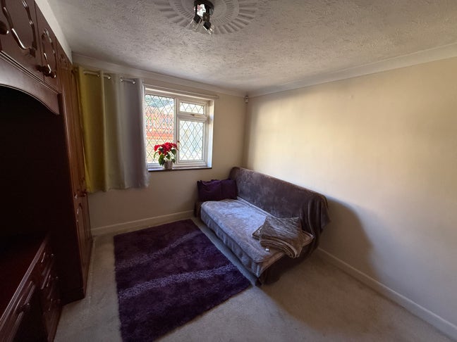 Furnished double room to rent, clean quiet area Main Photo