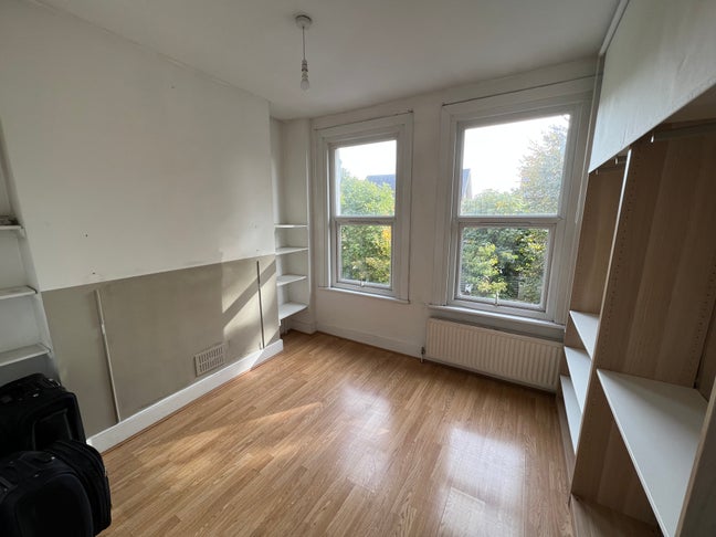 A well presented two bedroom flat in Brixton Main Photo