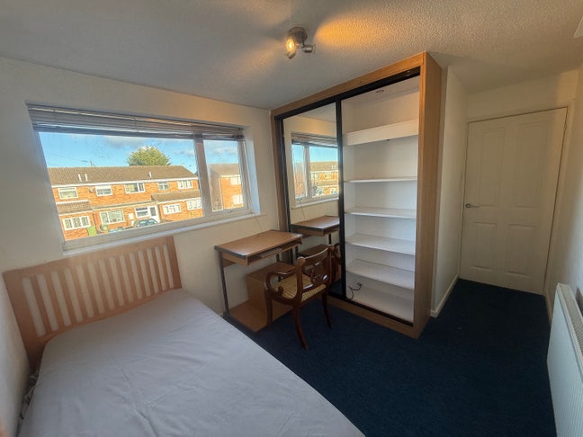 Double room available for rent in cheltenham Main Photo