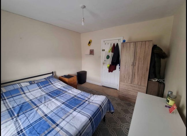 Double Room with lovely shared living space Main Photo