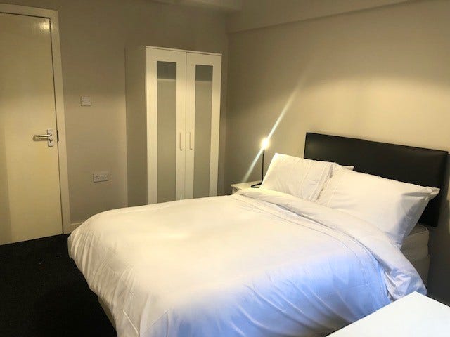 Double rooms facing Kelvingrove Park AVAIL NOW Main Photo