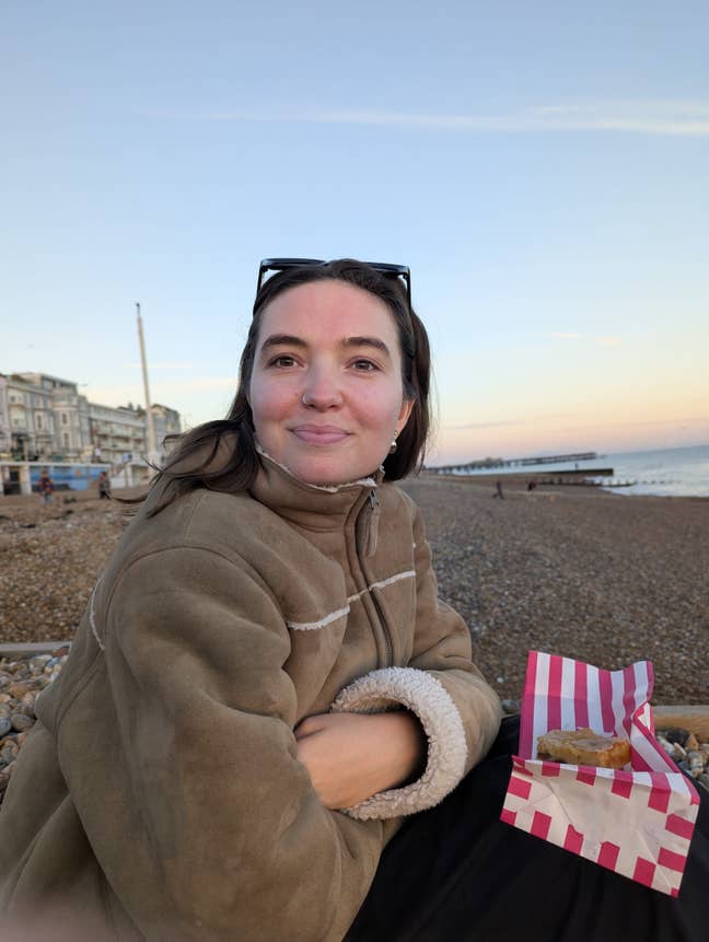 Professional Female seeks a double room Main Photo