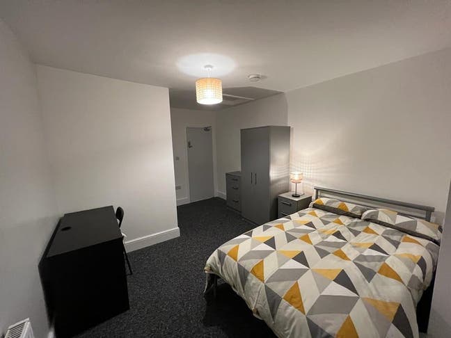 1  Double Room In 6 Bed House Share in L9 Main Photo