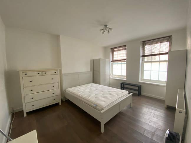 Lovely large room in Wandsworth Road ! AV. SOON !! Main Photo