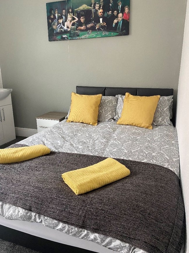 En-suite Room - Polygon / City Centre Main Photo