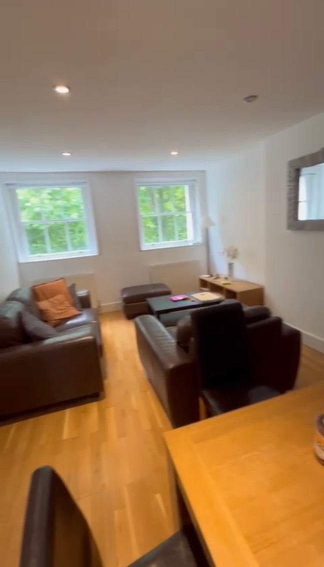 Room to rent in a lovely 2-bedroom flat - WC1H Main Photo