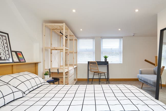 30BR | Designer outlet | 2 x Dbl | Ensuite  Main Photo