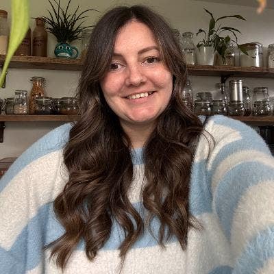 Friendly professional seeking coastal home Main Photo