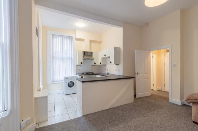 Spacious Split-Level1 Double-Bedroom Available Now Main Photo