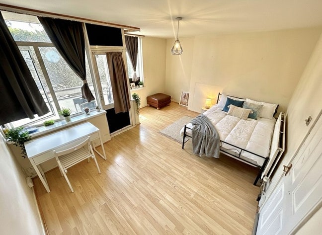 Double Room- Balcony-London,E1 -All Bills Included Main Photo