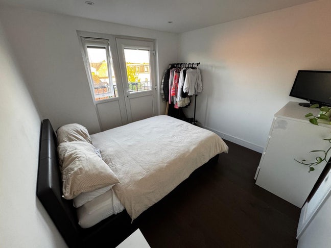 Double room available for 1 month only  Main Photo