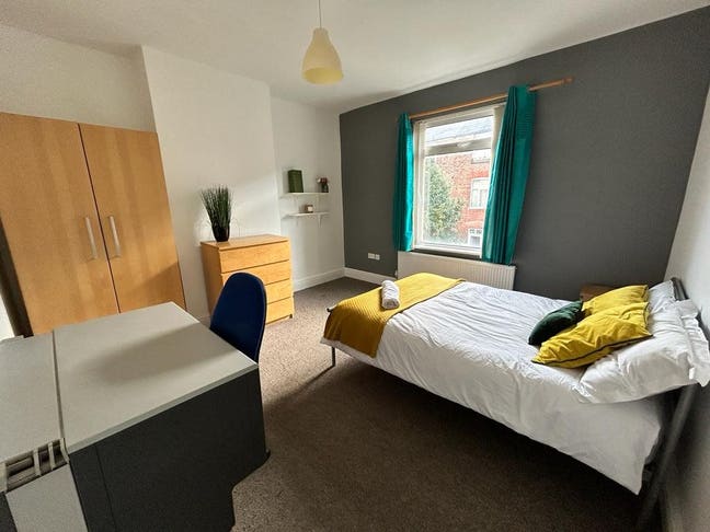 Professional House Share Main Photo