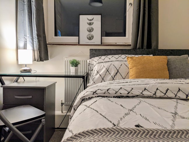 🏠 Two Double Rooms | Bi-Weekly Cleaning | Great T Main Photo