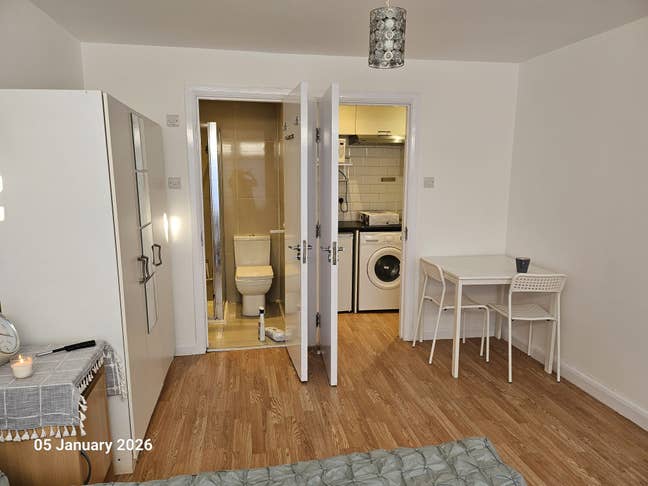 Self-contained studio flat/double room Main Photo