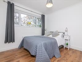 Spacious double room to let.  Main Photo