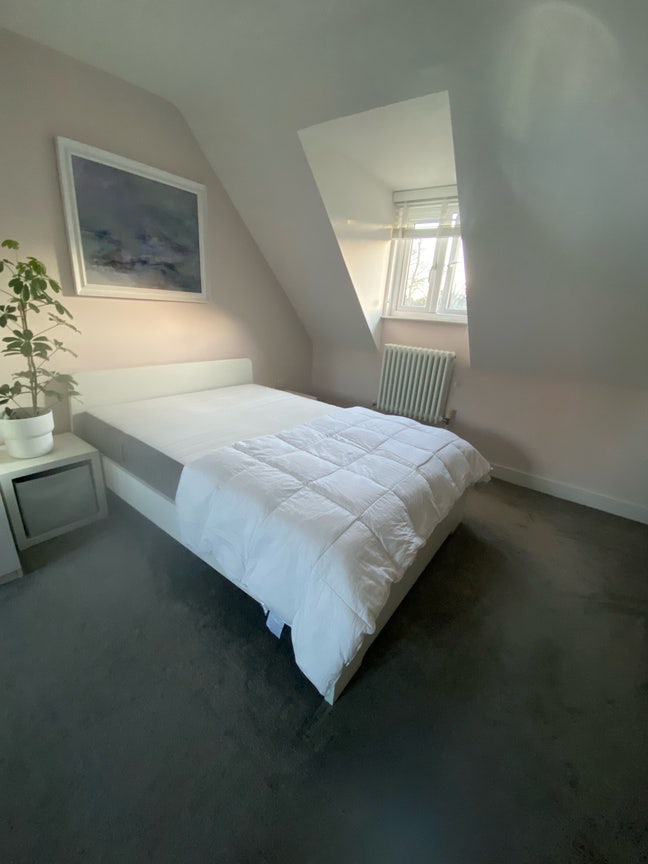 Double room with en suite in a beautiful home Main Photo