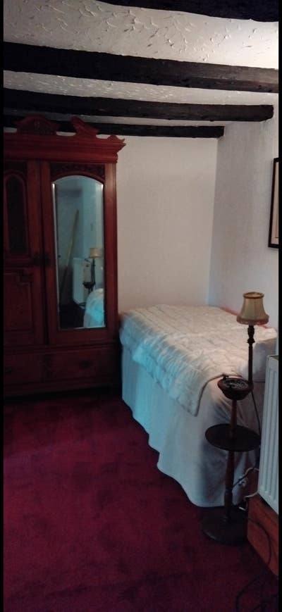 One large single room  Main Photo